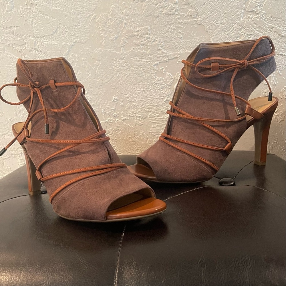 NWOT “Franco Sarto” Sueded Heels size 8.5 M